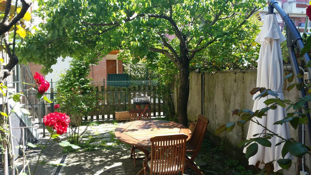 B&B Casa Di Claudia Marina Di Carrara Extérieur photo